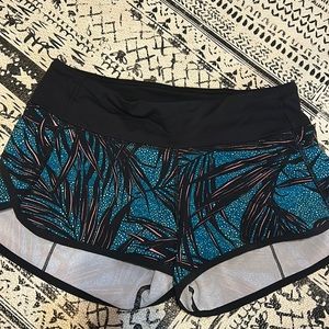 Lululemon tropical leaves speed short size 4
